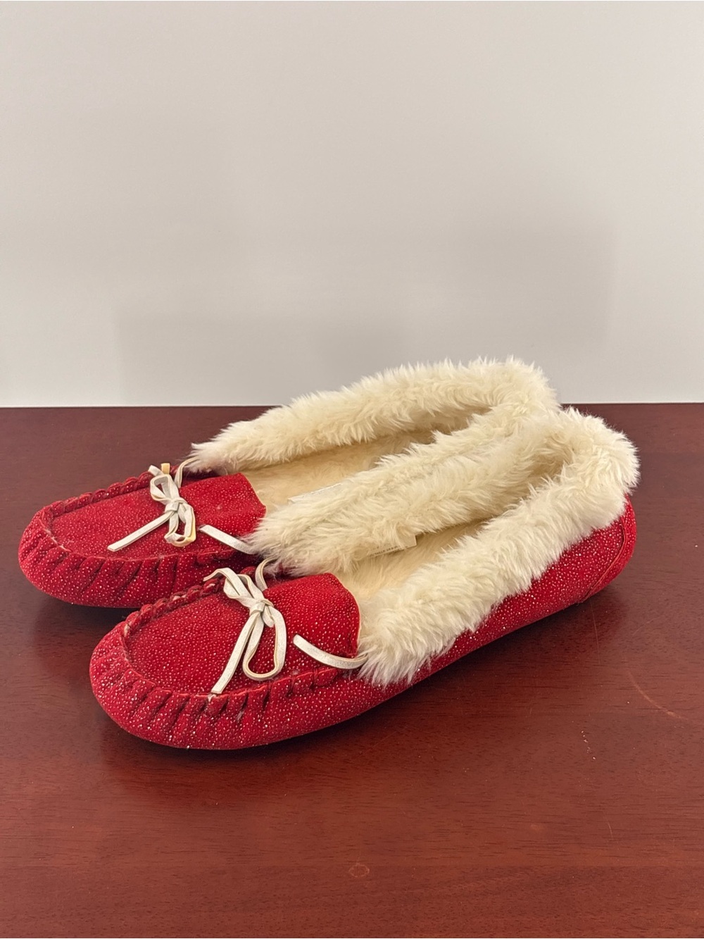 Aeropostale Red Moccasin Slippers with Cream Faux-Fur Trim - Picture 1 of 9